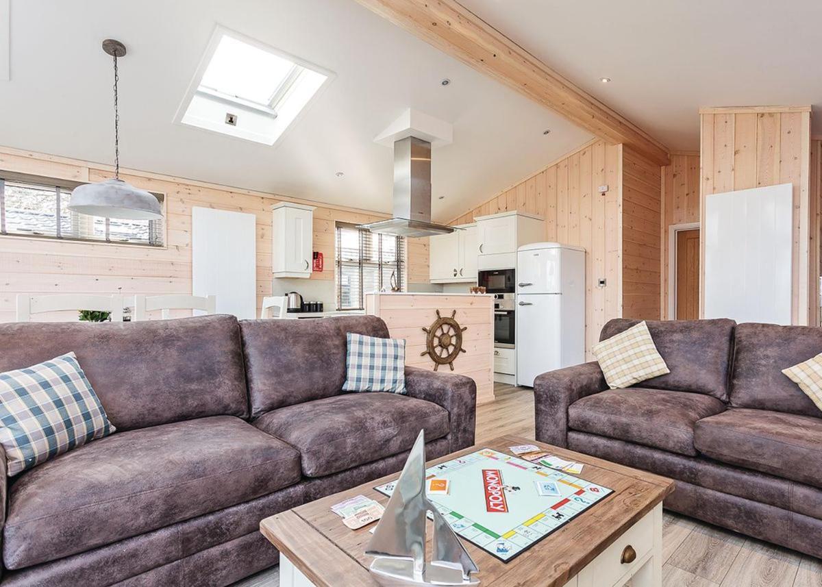 Woodside Bay Lodge Retreat Wootton Bridge  Exteriör bild